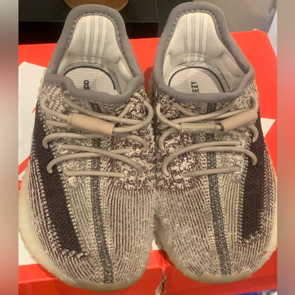 Boys Yeezy size 8 in toddlers good condition